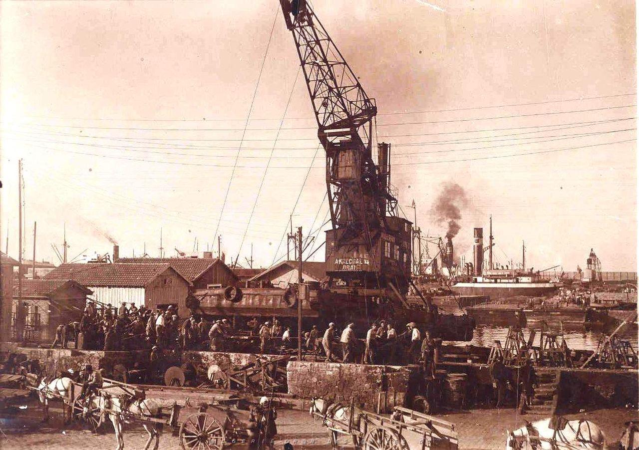 Oran- 041- travail sur les quais.jpg